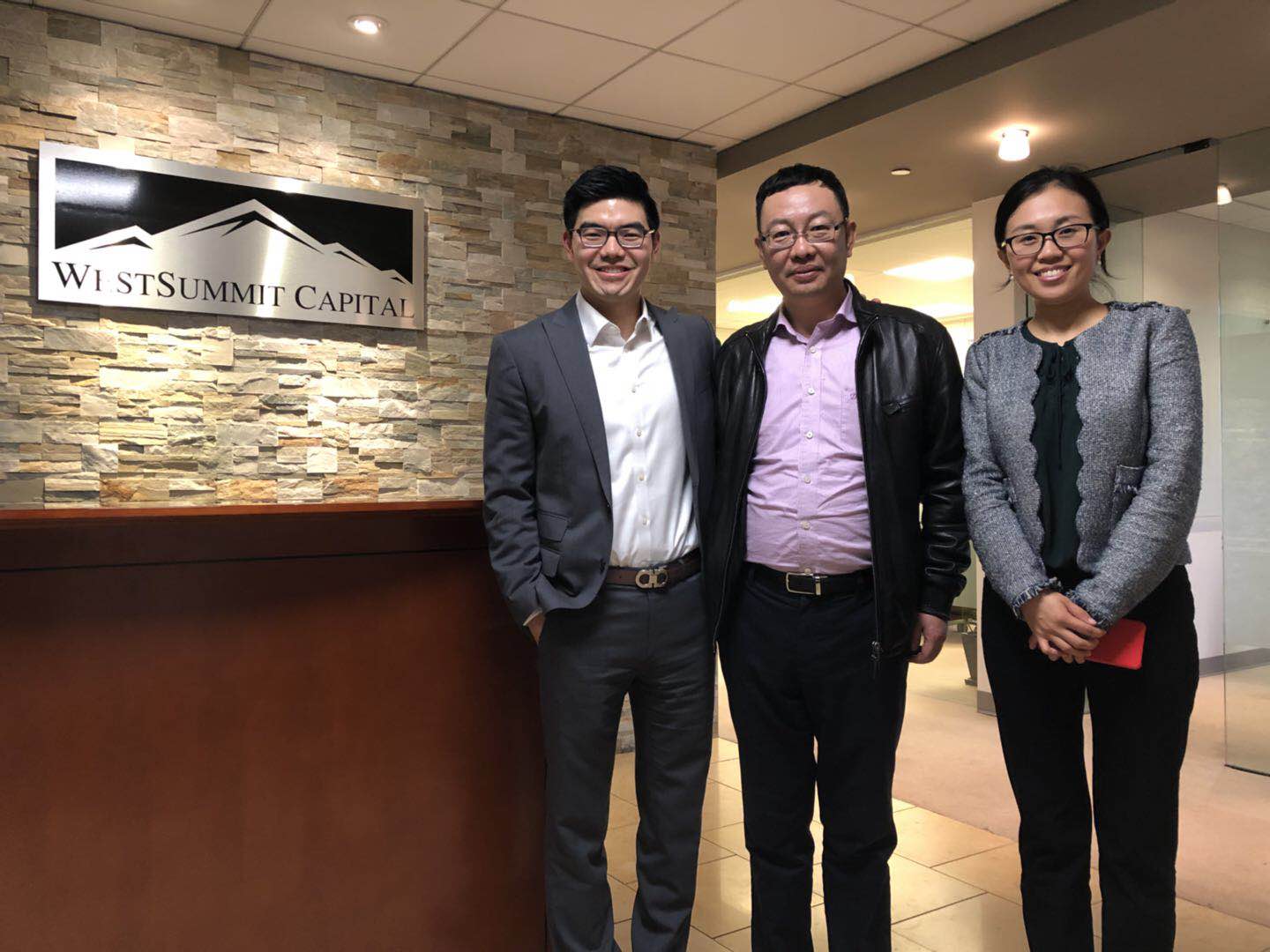 1516102084517060.jpg 领导.jpg